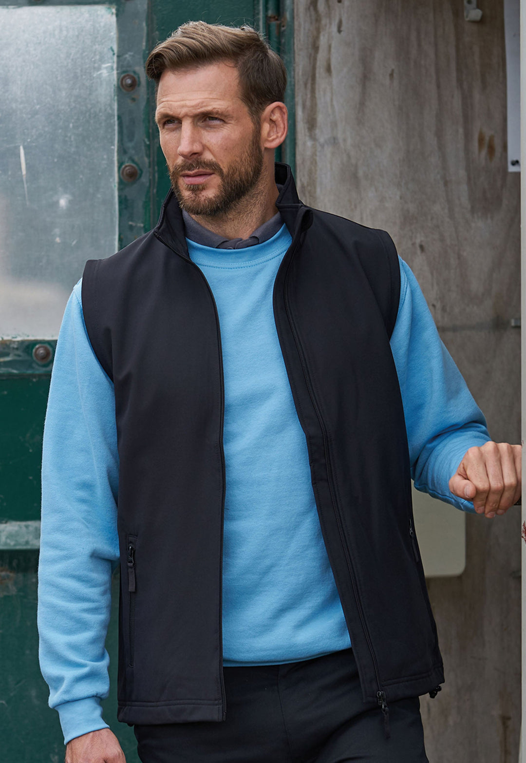 Model Wearing the Softshell Gilet RX550 in Black