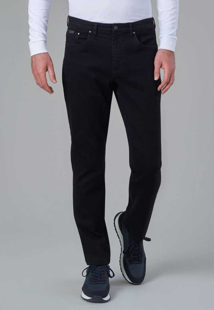 Model Wearing Boulder Tailored Fit Jean 8958 in Black