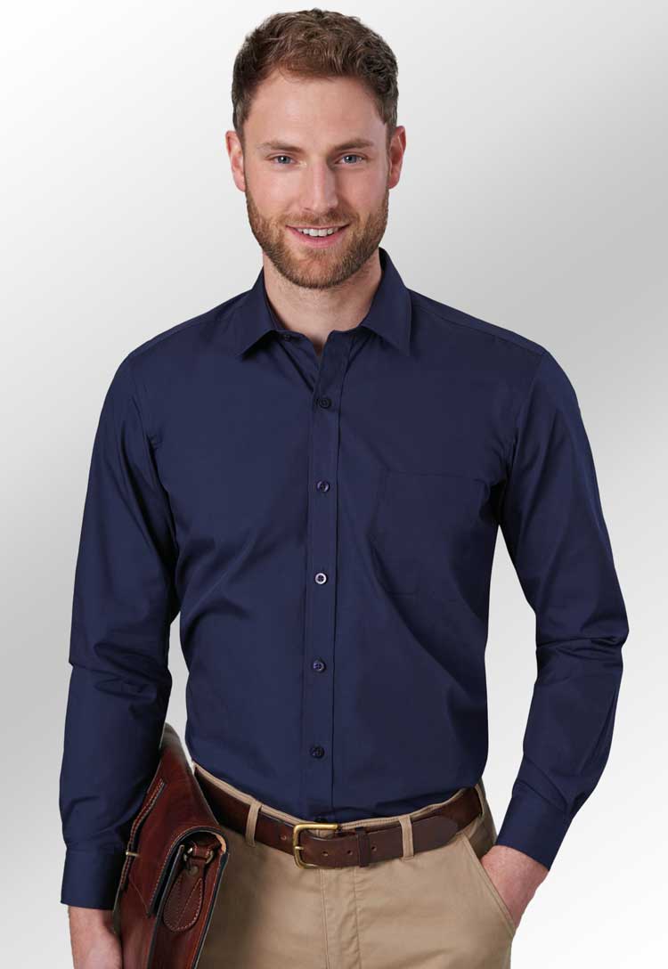 Model Wearing Rapino Classic Fit Shirt 7539 in Navy