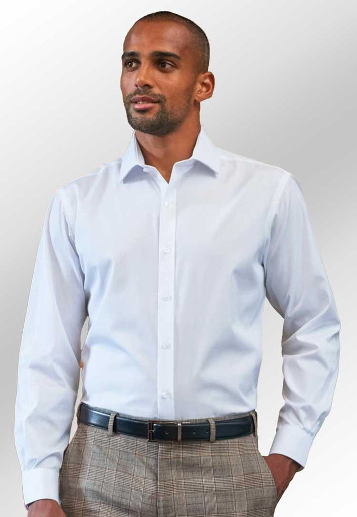 Model Wearing Chelsea Slim Fit Cotton Poplin Shirt 7762 in White