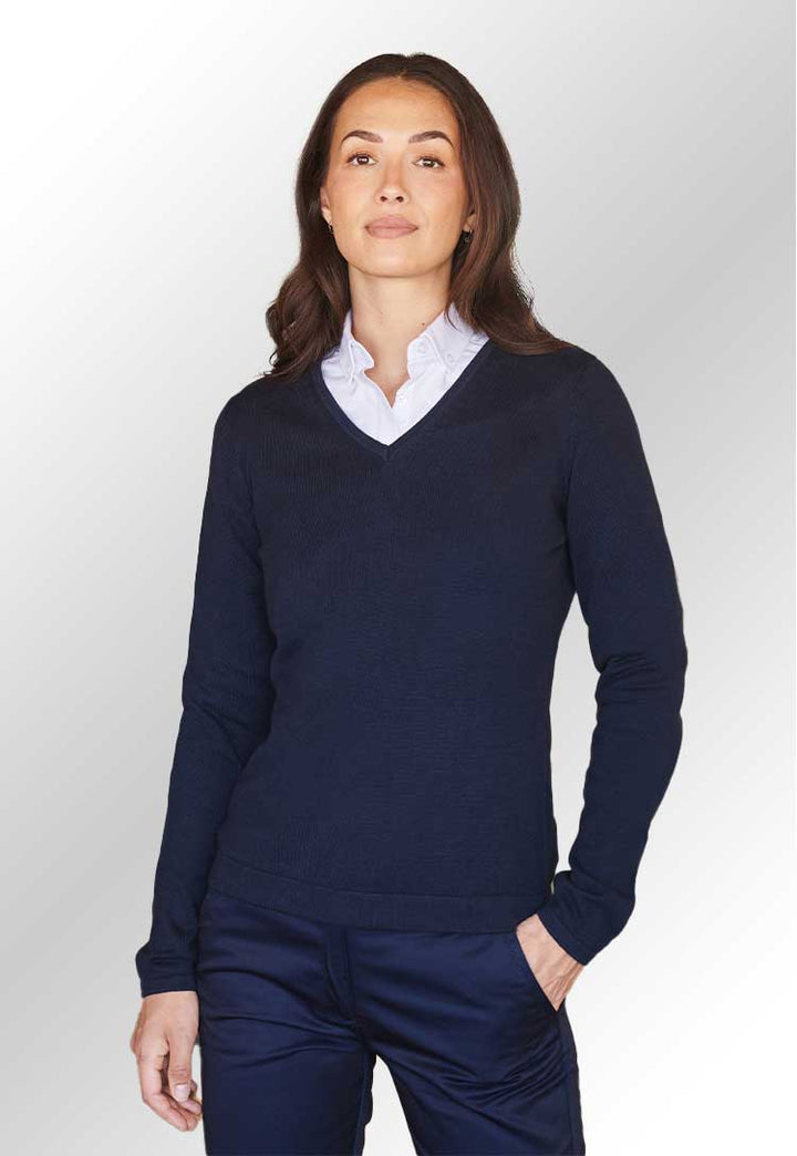 Model wearing HB721 Women's 12 gauge v-neck jumper in Navy