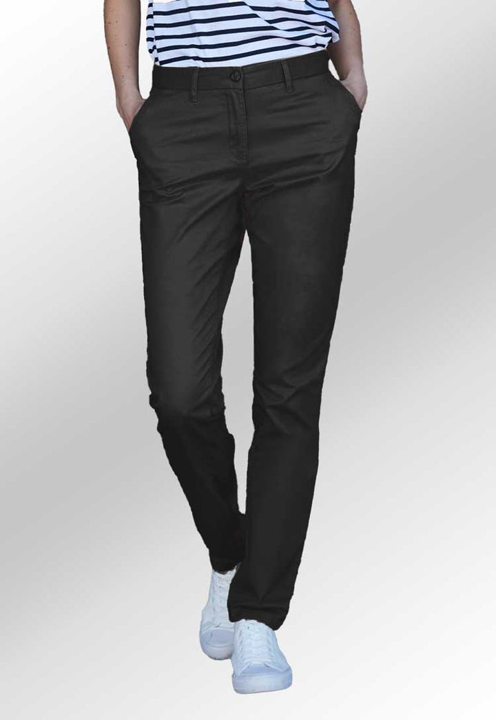 Model wearing Women's Flat Fronted Chino Trousers HB641 in black