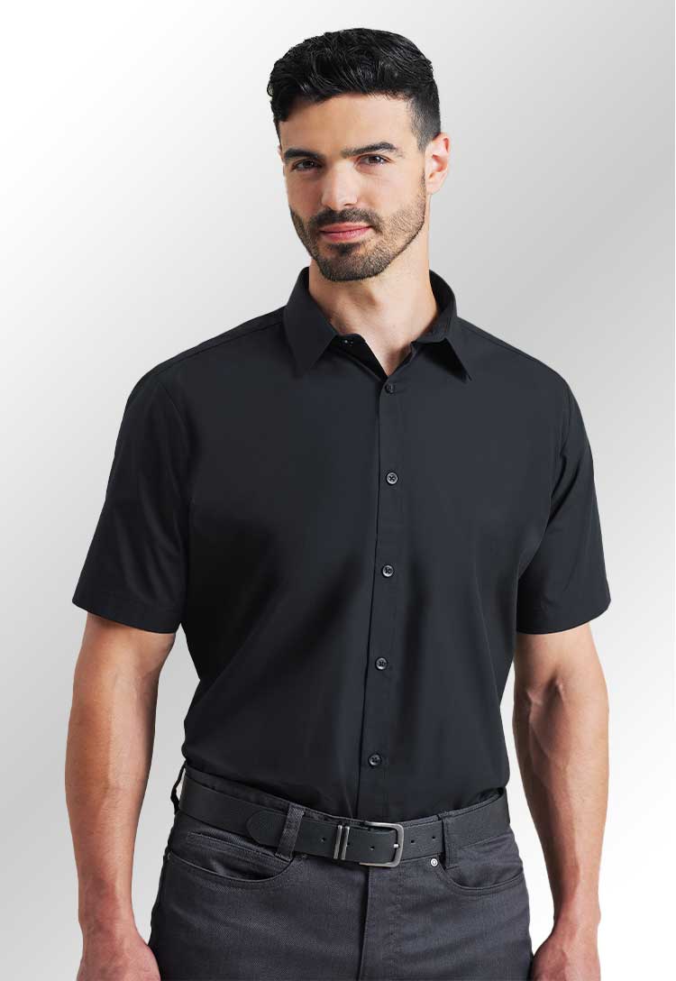 Model wearing a PR209 Supreme poplin short sleeve shirt in Black