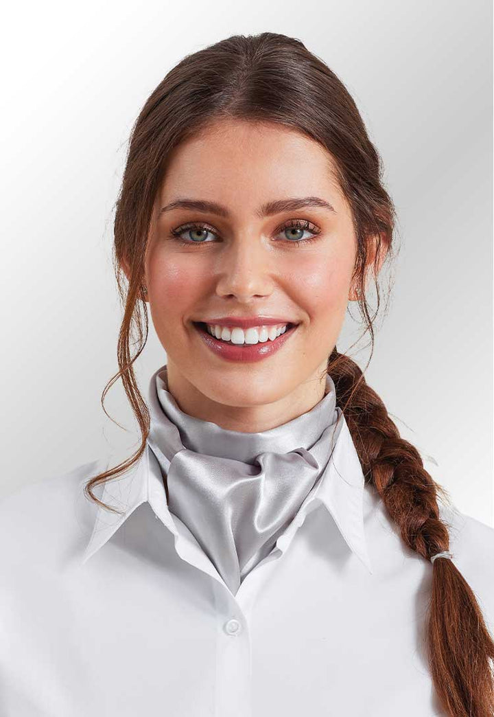 Model wearing a PR730 plain scarf in Silver