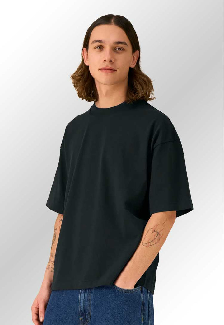 Model wearing SX280 Asher Unisex Tee in Black