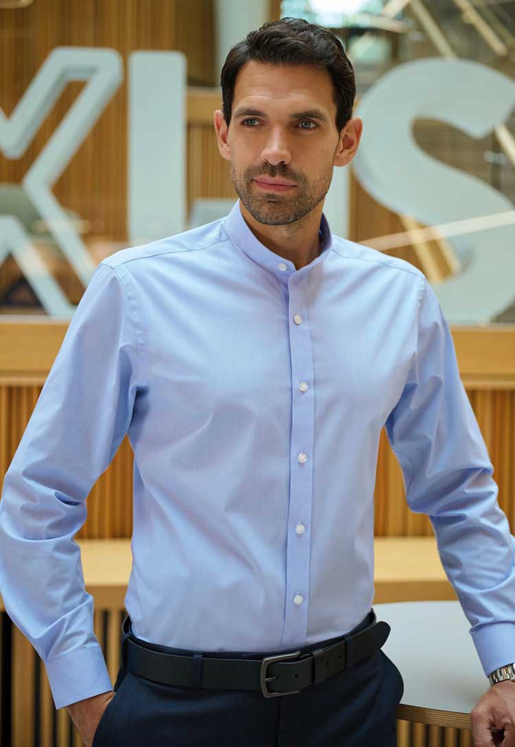 Model wearing Volterra Slim Fit Grandad Collar Shirt 4571 in blue